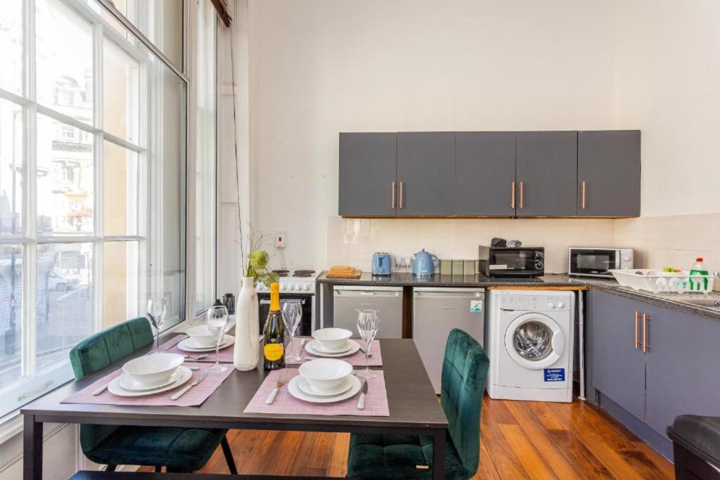 Newcastle'S Most Central Apartment - Sleeps 10 Exterior photo
