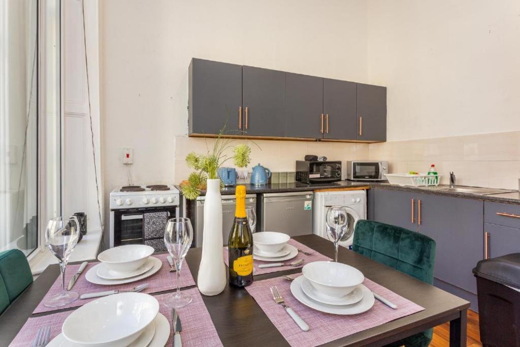 Newcastle'S Most Central Apartment - Sleeps 10 Exterior photo