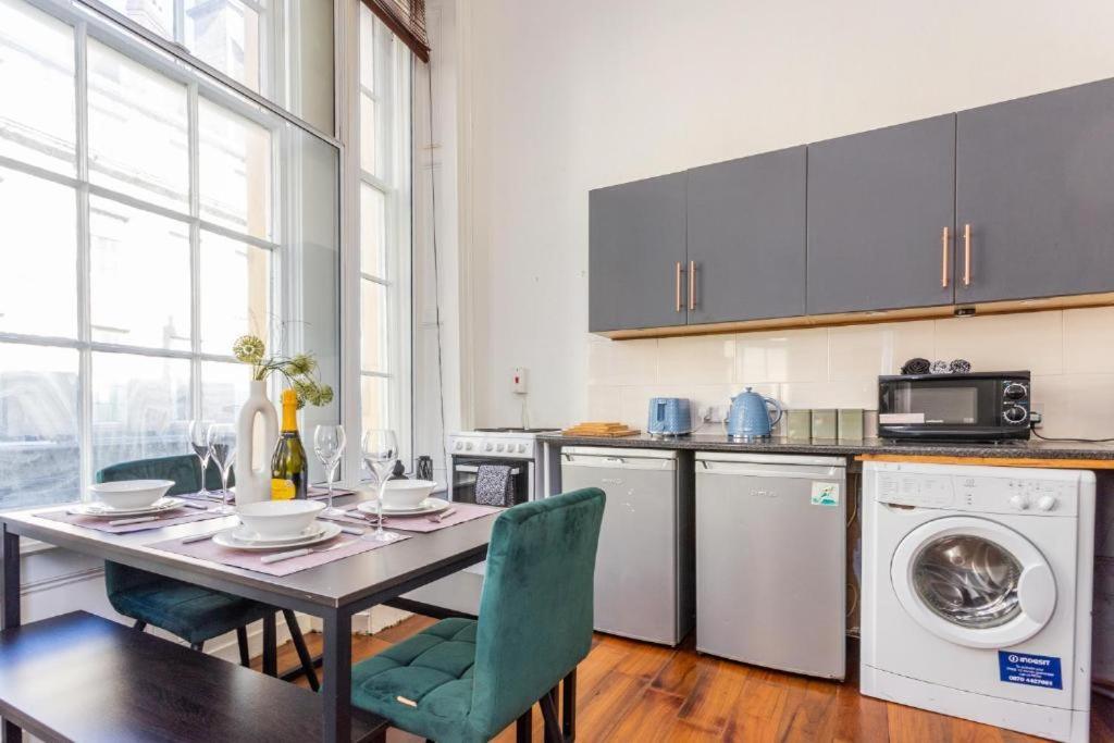 Newcastle'S Most Central Apartment - Sleeps 10 Exterior photo