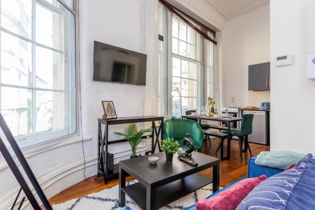 Newcastle'S Most Central Apartment - Sleeps 10 Exterior photo