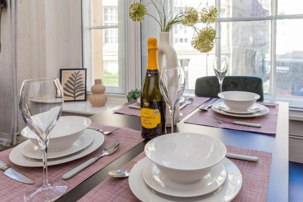 Newcastle'S Most Central Apartment - Sleeps 10 Exterior photo